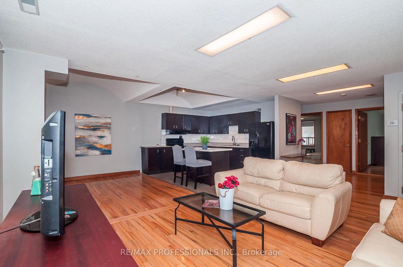 Semi-Detached House for lease at MAIN-4146 Dundas Street, Toronto, Kingsway South, M8X 1X3 - MLS: W12082030