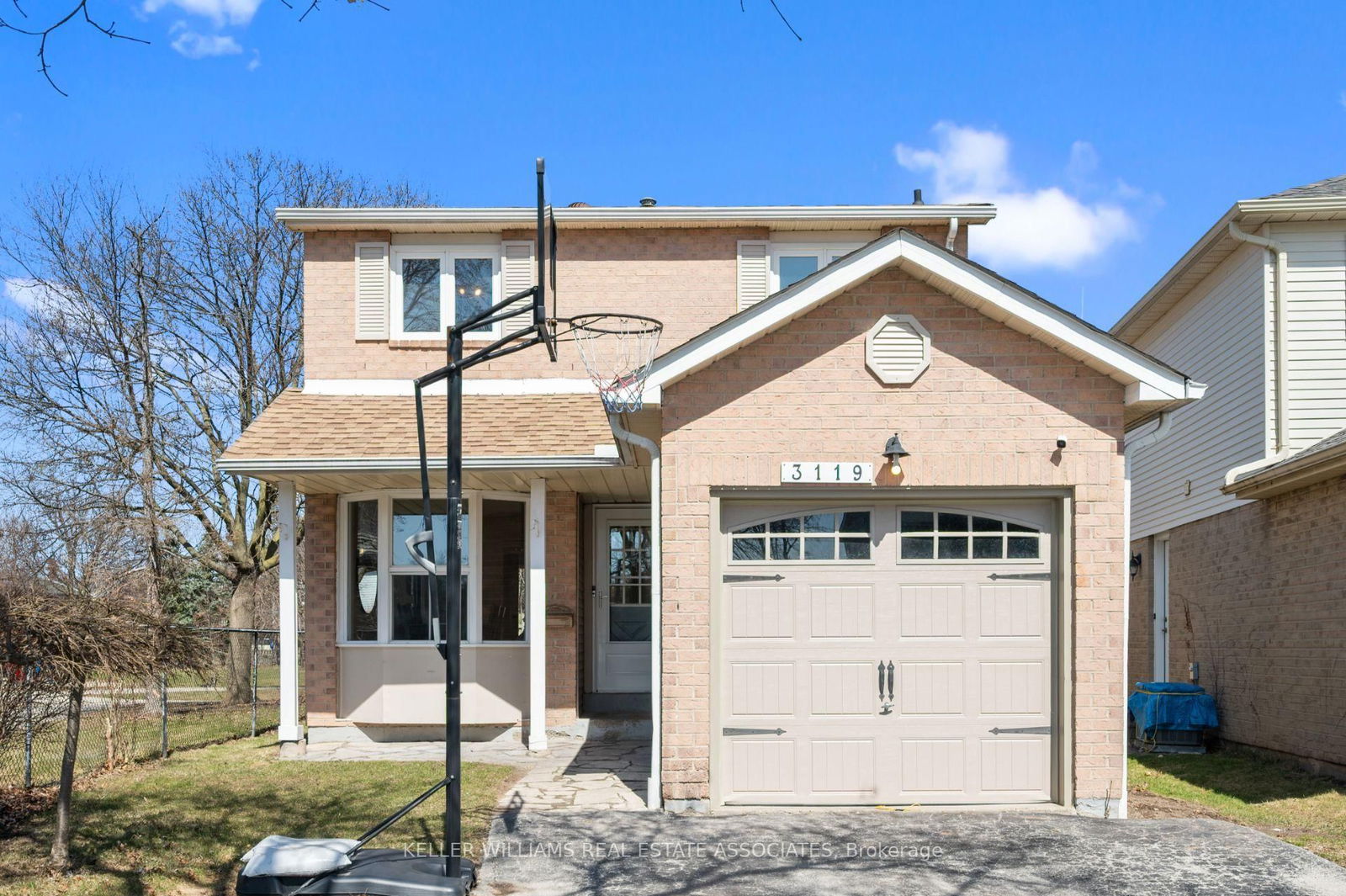 Detached House sold at 3119 Bartholomew Crescent, Mississauga, Meadowvale, L5N 3K9 - MLS: W12082159