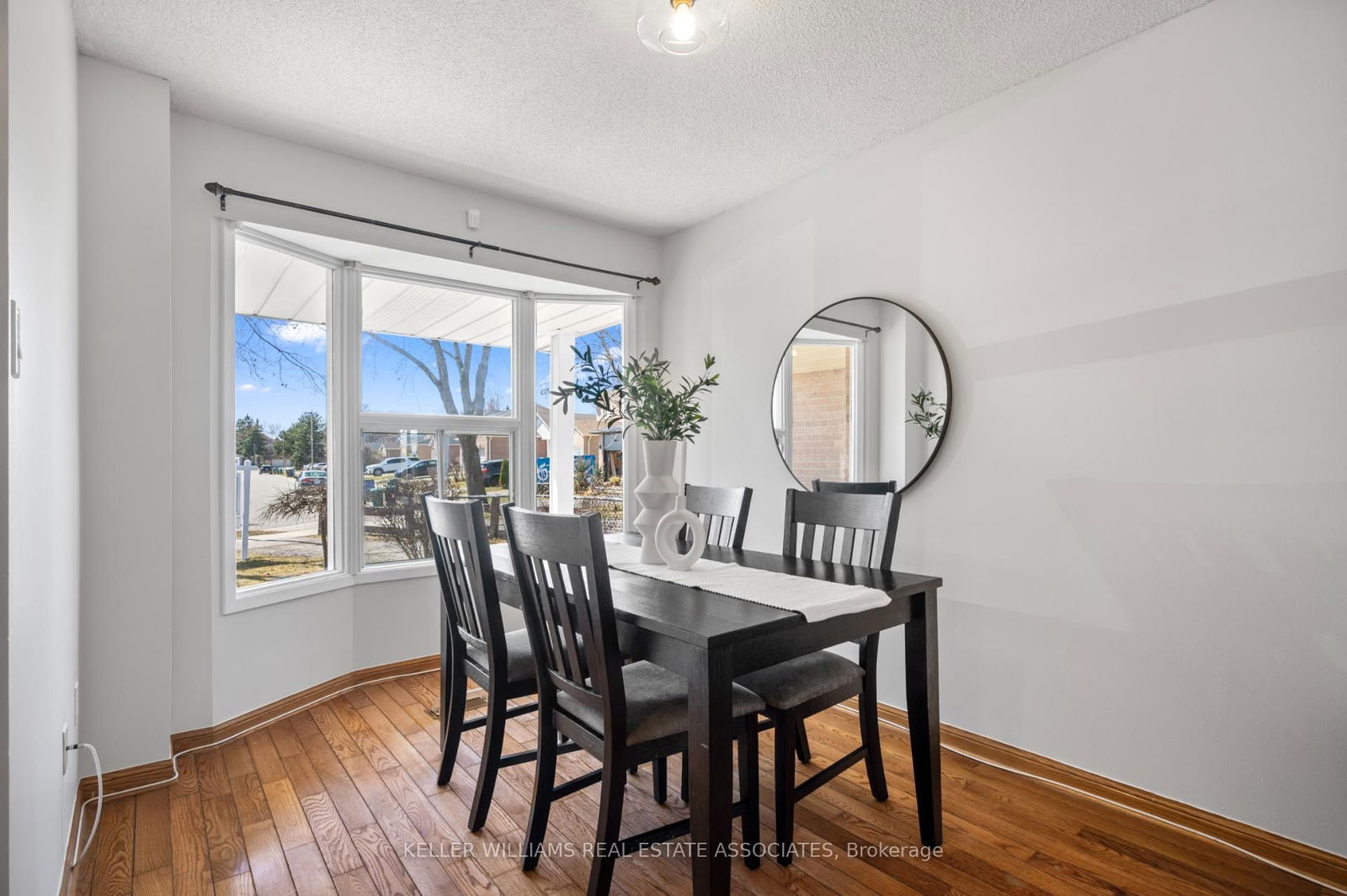 Detached House sold at 3119 Bartholomew Crescent, Mississauga, Meadowvale, L5N 3K9 - MLS: W12082159