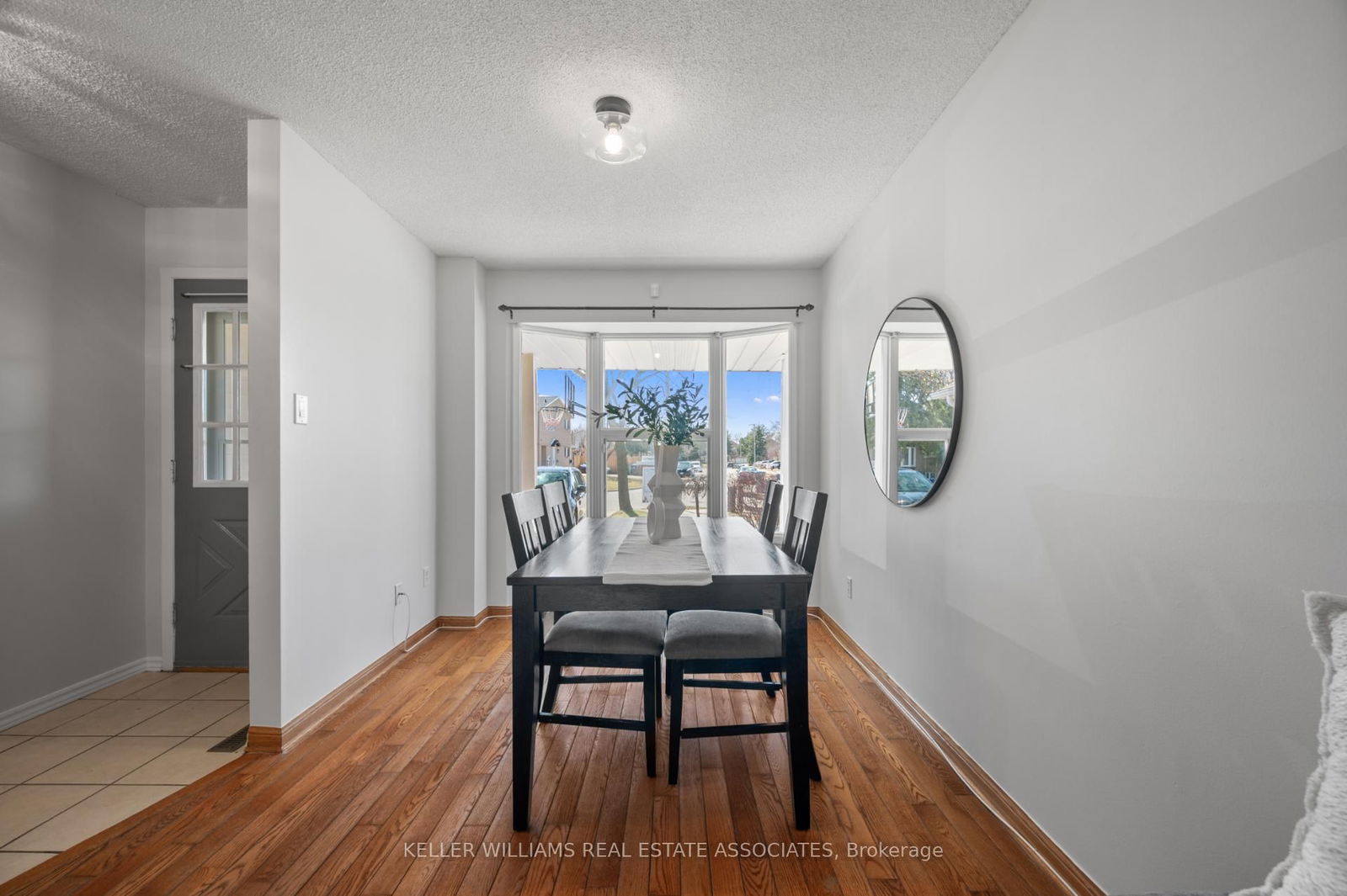 Detached House sold at 3119 Bartholomew Crescent, Mississauga, Meadowvale, L5N 3K9 - MLS: W12082159