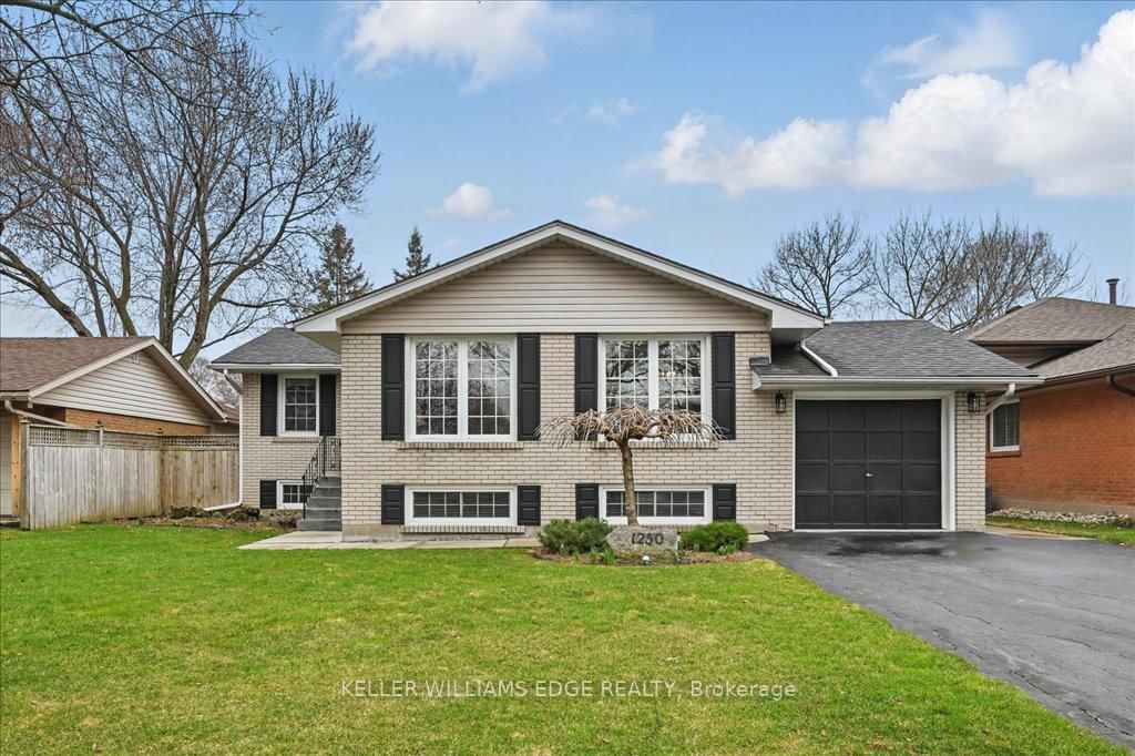 Detached House for sale at 1250 TAVISTOCK Drive, Burlington, Mountainside, L7P 2N5 - MLS: W12082210