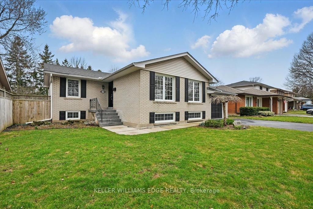 Detached House for sale at 1250 TAVISTOCK Drive, Burlington, Mountainside, L7P 2N5 - MLS: W12082210