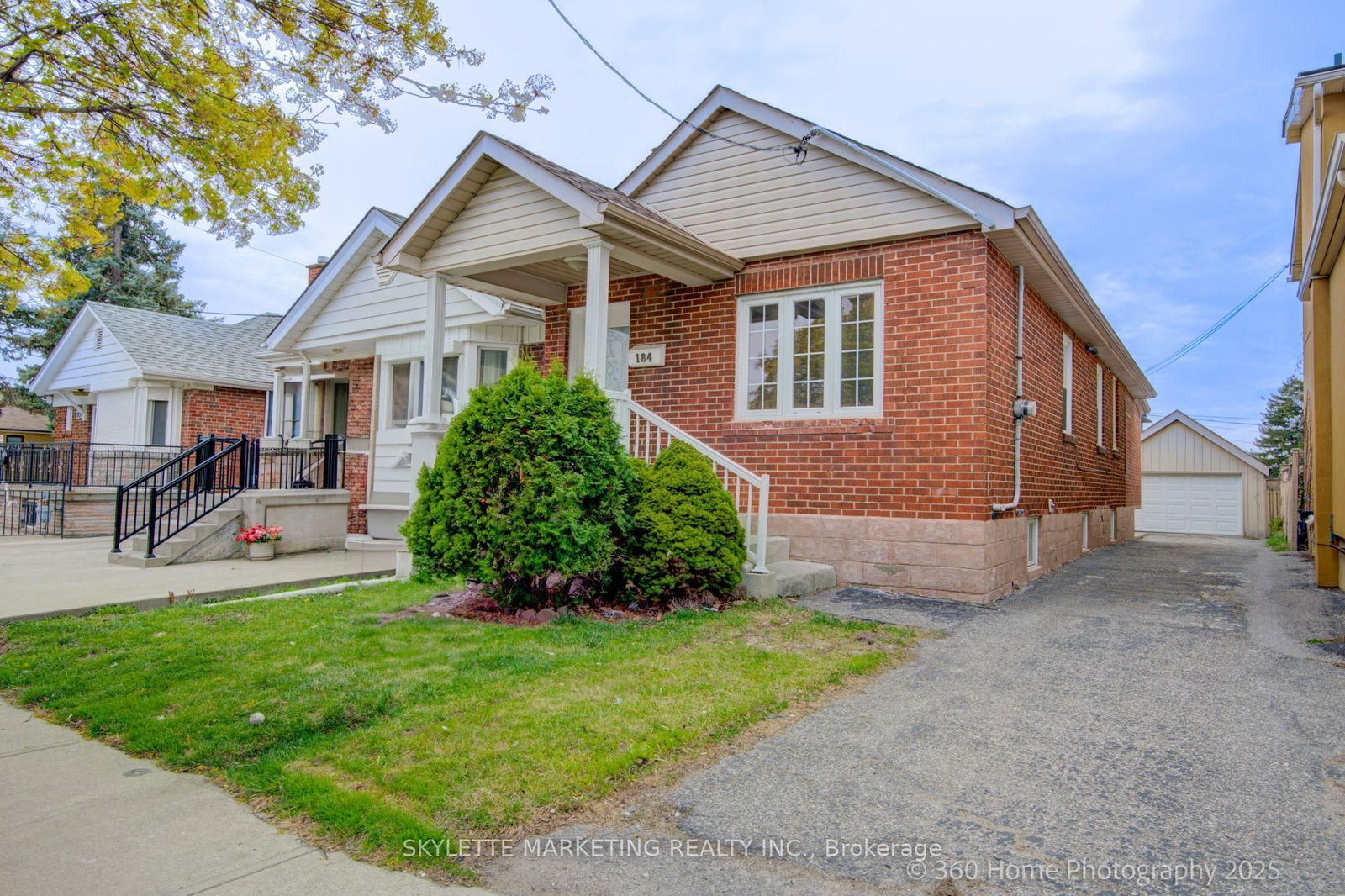Detached House for sale at 184 Scott Road, Toronto, Keelesdale-Eglinton West, M6M 3T8 - MLS: W12082230