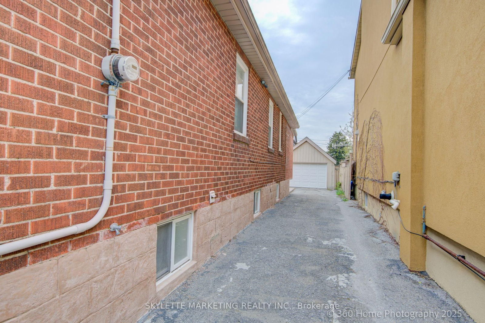 Detached House for sale at 184 Scott Road, Toronto, Keelesdale-Eglinton West, M6M 3T8 - MLS: W12082230