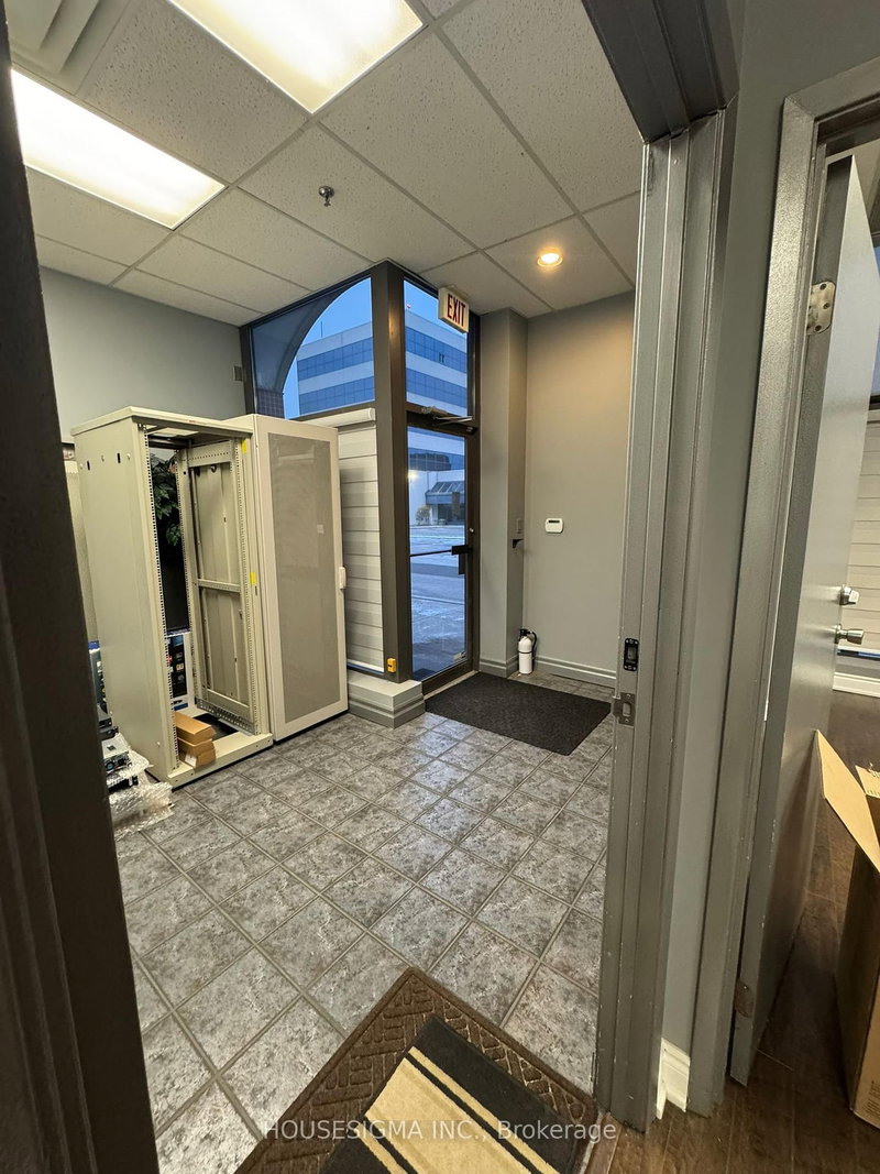 11 - 5225 Orbitor Dr, Mississauga, L4W 4Y8 | Image 2