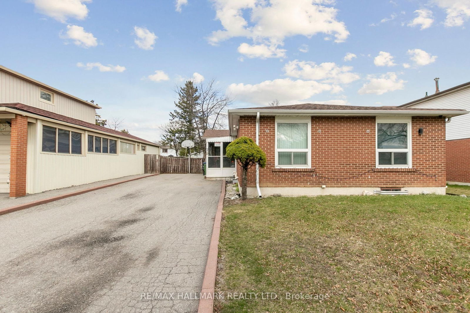Detached House for sale at 70 Alicewood Court, Toronto, West Humber-Clairville, M9V 3Y5 - MLS: W12082581