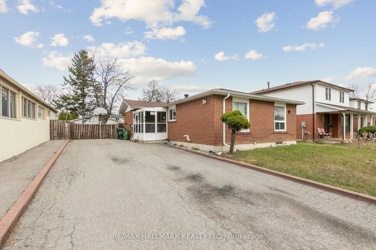 Detached House for sale at 70 Alicewood Court, Toronto, West Humber-Clairville, M9V 3Y5 - MLS: W12082581