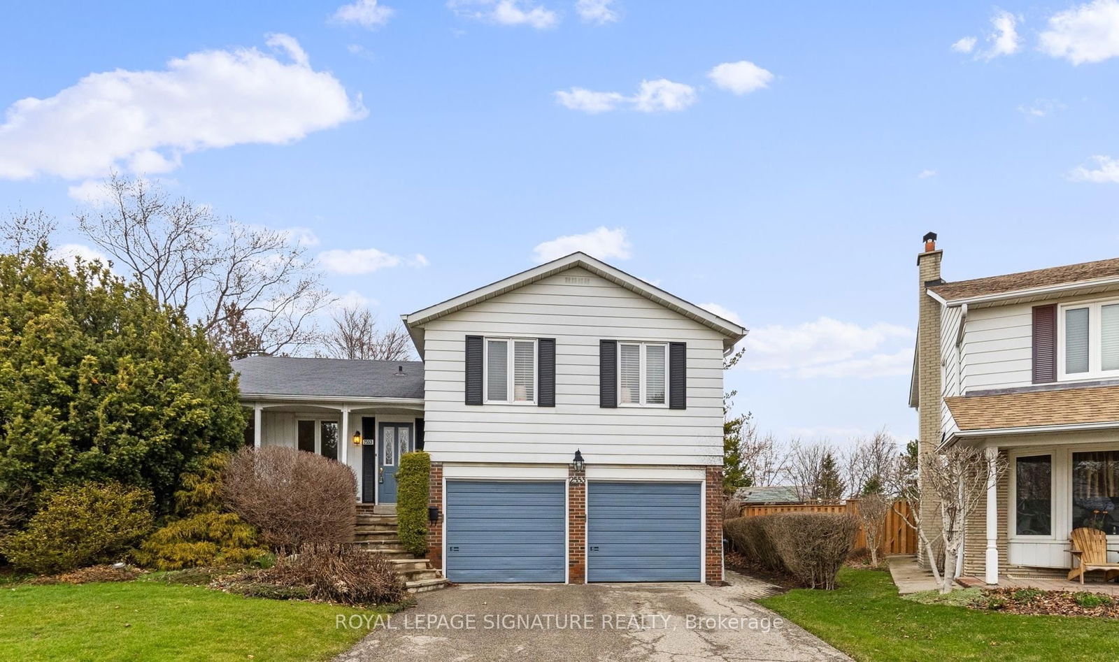 Detached House sold at 2553 Vineland Road, Mississauga, Sheridan, L5K 2A3 - MLS: W12082894