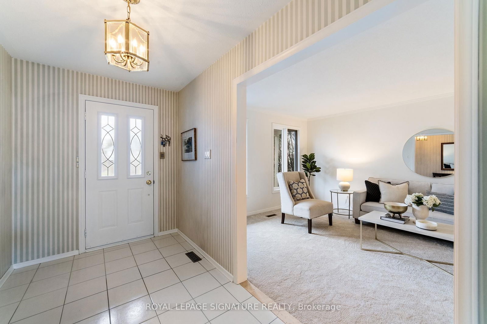 Detached House sold at 2553 Vineland Road, Mississauga, Sheridan, L5K 2A3 - MLS: W12082894