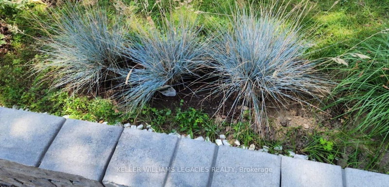 3537 Enniskillen Circ, Mississauga, L5C 2M9 | Image 3