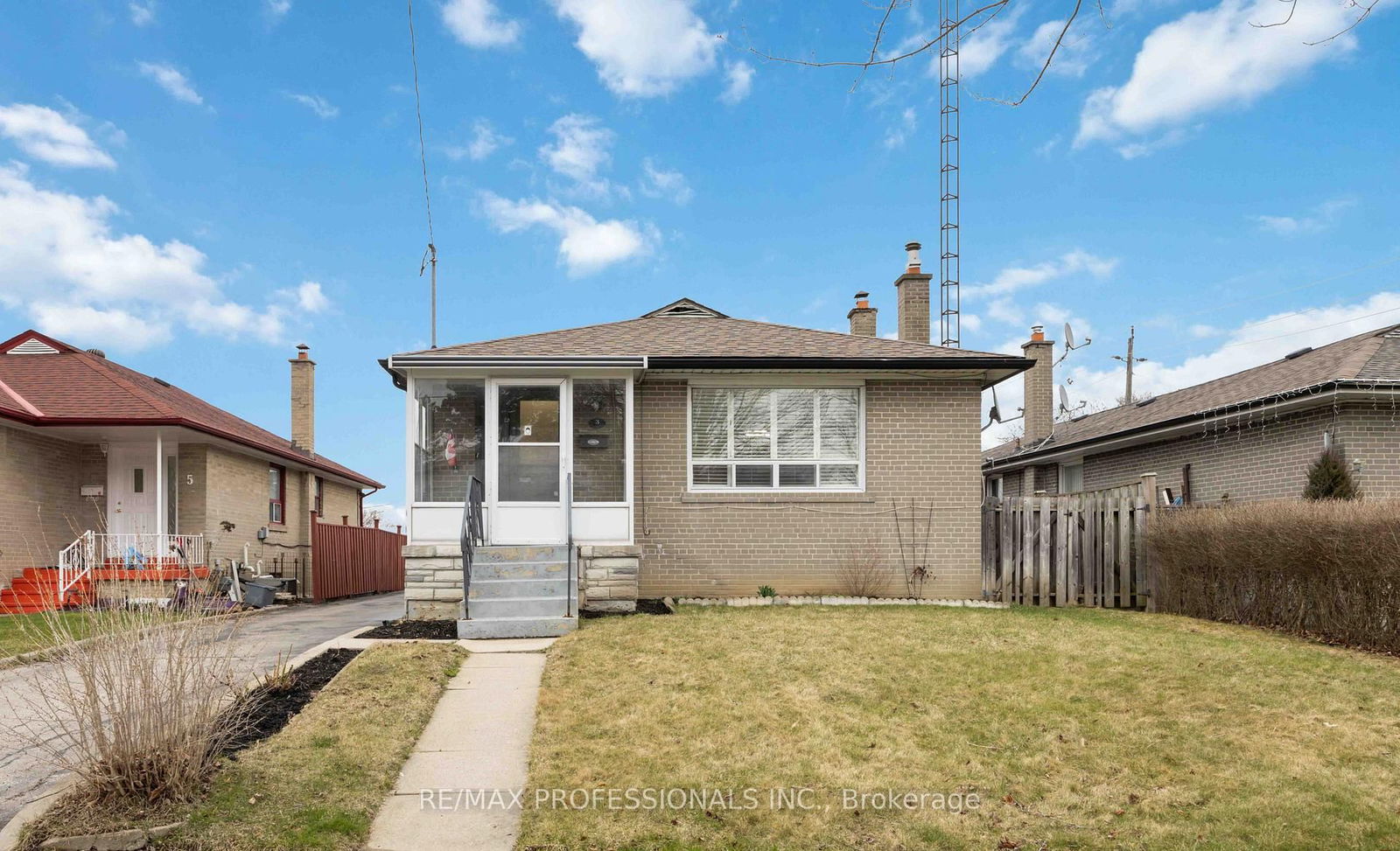 Detached House for sale at 3 Harefield Drive, Toronto, Rexdale-Kipling, M9W 4C8 - MLS: W12083320