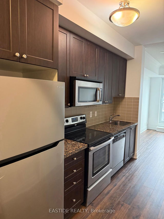 Ph08 - 1060 Sheppard Avenue