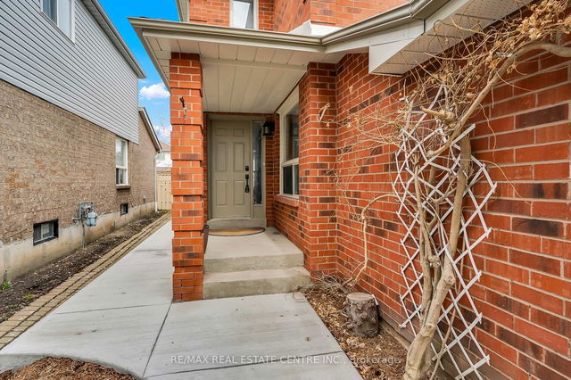3608 Cherrington Crescent