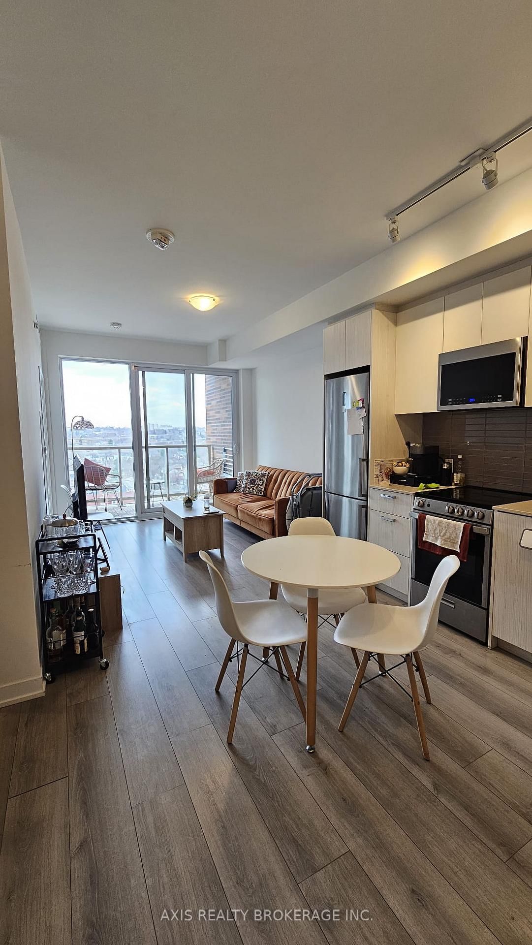 Condo leased at 812-1787 St Clair Avenue, Toronto, Weston-Pellam Park, M6N 0B7 - MLS: W12083916