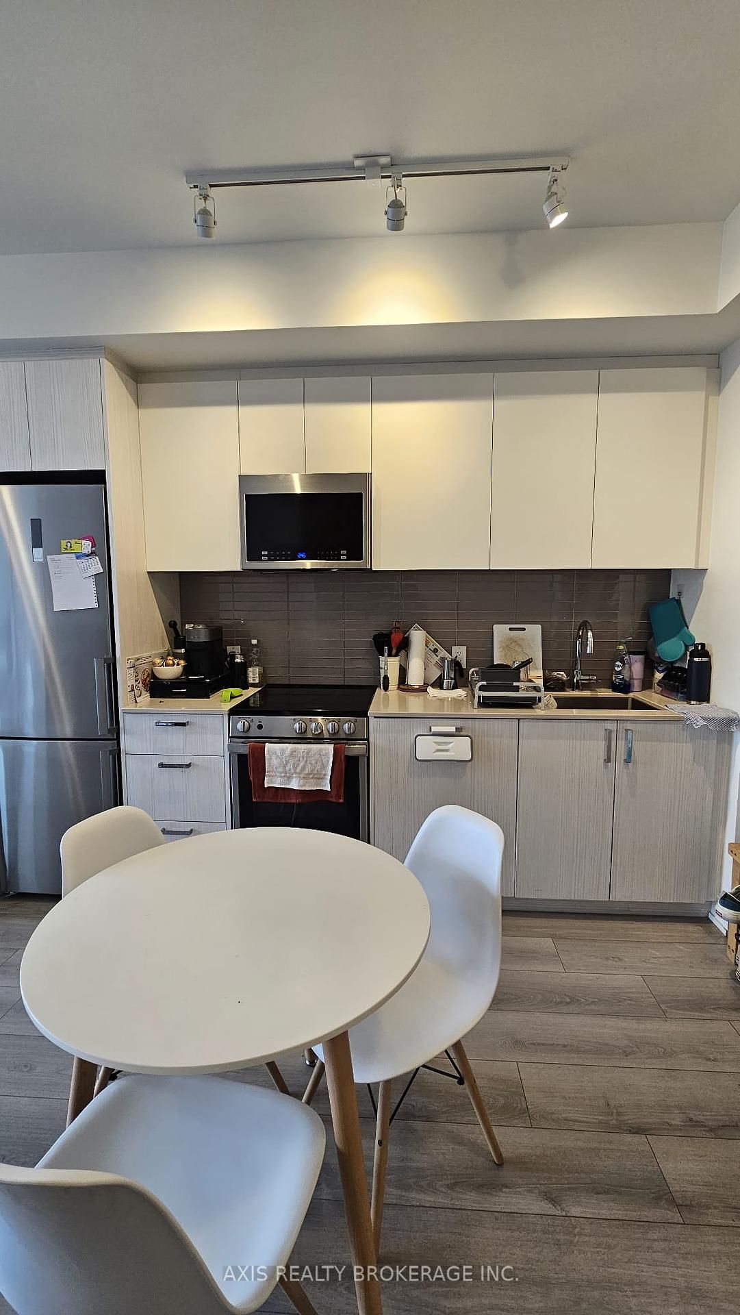 Condo leased at 812-1787 St Clair Avenue, Toronto, Weston-Pellam Park, M6N 0B7 - MLS: W12083916