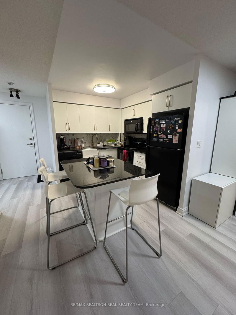 home for lease on 1810-310 Burnhamthorpe Road W
