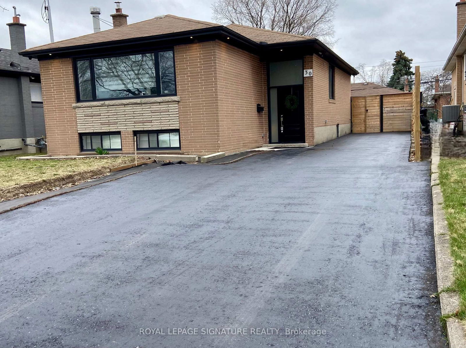 Detached House sold at 30 Heatherglen Road, Toronto, West Humber-Clairville, M9W 4R1 - MLS: W12084188