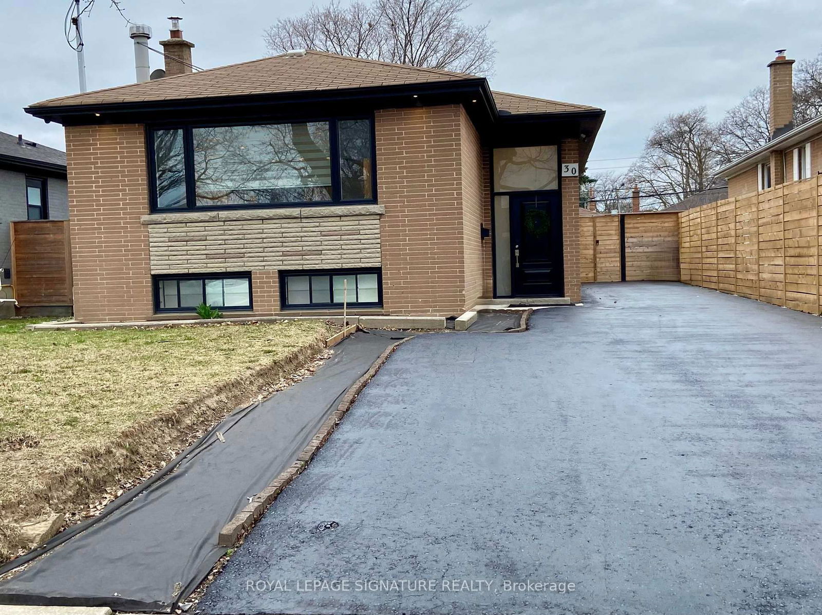Detached House sold at 30 Heatherglen Road, Toronto, West Humber-Clairville, M9W 4R1 - MLS: W12084188