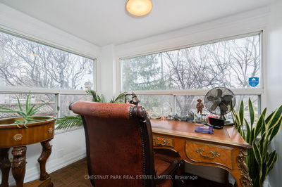 9 Avon Cres, Toronto - Rockcliffe-Smythe image-0-4
