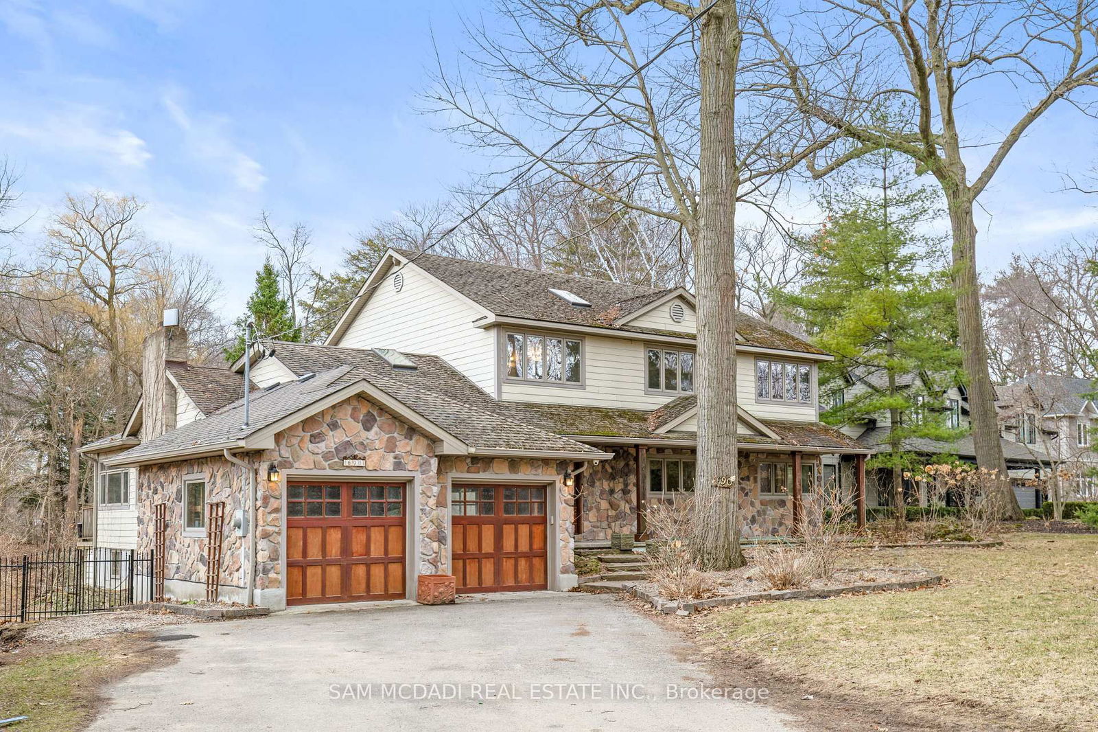 Detached House for sale at 690 Meadow Wood Road, Mississauga, Clarkson, L5J 2S6 - MLS: W12084539