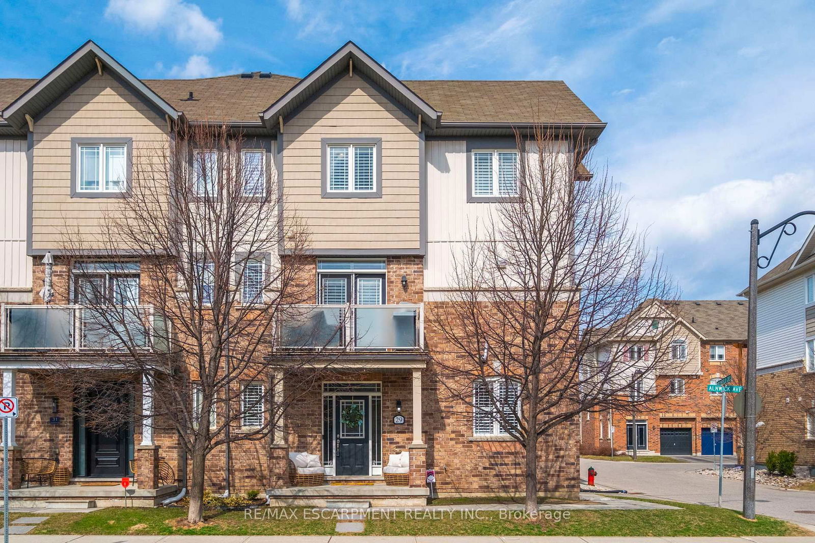 Townhouse sold at 29 Alnwick Avenue, Caledon, Rural Caledon, L7C 3P6 - MLS: W12084560