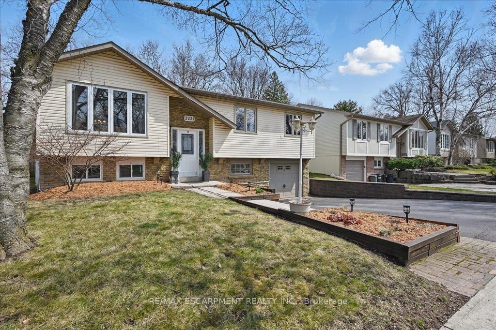 Detached House for sale at 2251 Ingersoll Drive, Burlington, Brant Hills, L7P 3L1 - MLS: W12084743