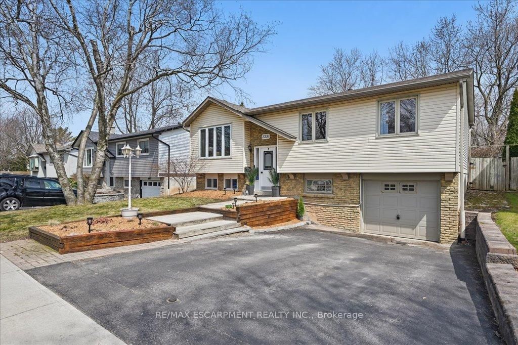 Detached House for sale at 2251 Ingersoll Drive, Burlington, Brant Hills, L7P 3L1 - MLS: W12084743