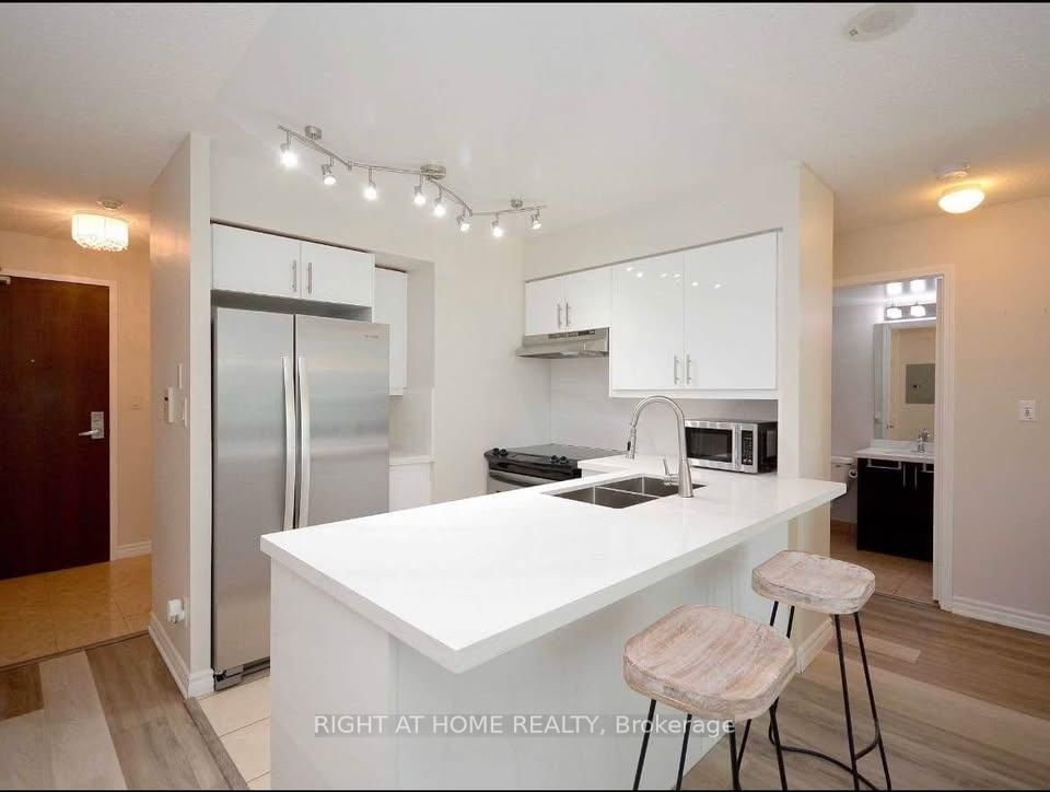 Condo leased at 301-335 Rathburn Road, Mississauga, City Centre, L5B 0C8 - MLS: W12084868