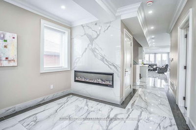 83 Floral Pkwy, Toronto - Maple Leaf image-0-3