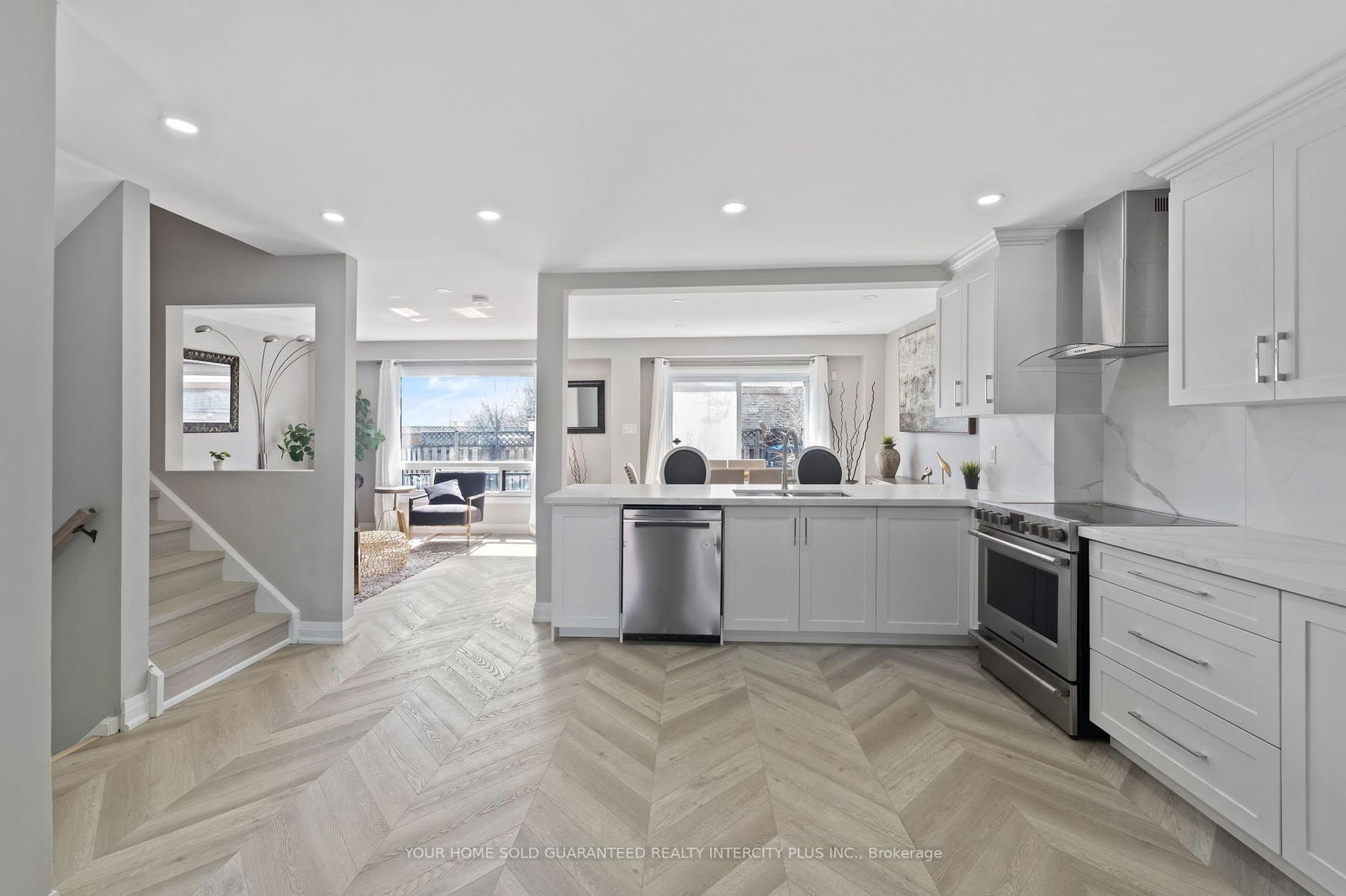 Detached House for sale at 4 Borden Hill Court, Brampton, Central Park, L6S 3K7 - MLS: W12086176