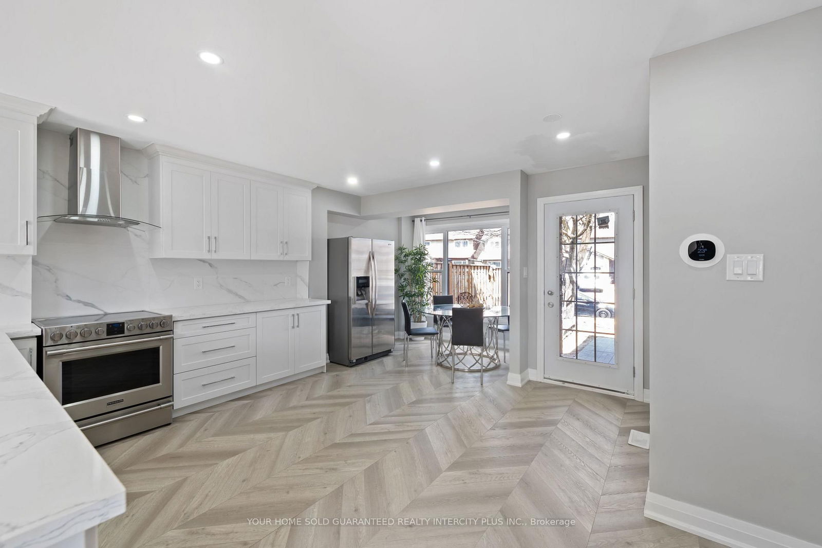 Detached House for sale at 4 Borden Hill Court, Brampton, Central Park, L6S 3K7 - MLS: W12086176