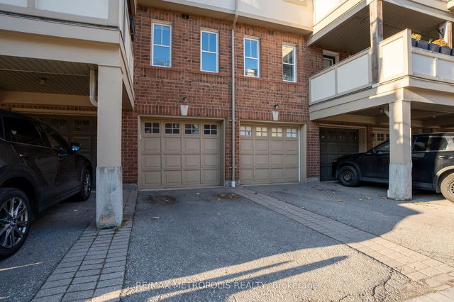 4 - 734 Neighbourhood Circle