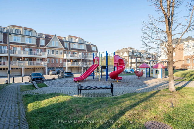 4 - 734 Neighbourhood Circle