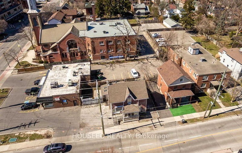 8 Church St E, Brampton, L6V 1E9 | Image 2