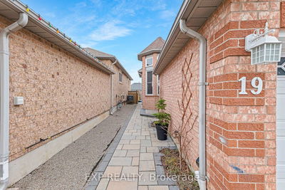 19 Silkwood Cres, Brampton - Brampton West image-0-2