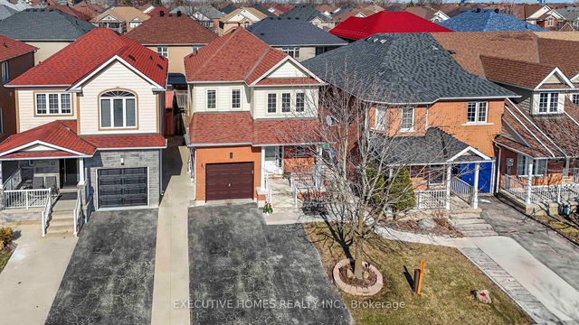 11 Madronna Gardens