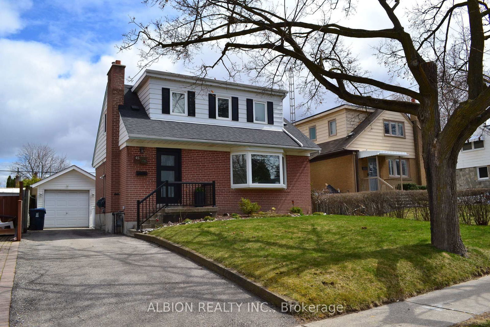 Detached House sold at 45 Clearbrooke Circle, Toronto, Rexdale-Kipling, M9W 2E2 - MLS: W12087452