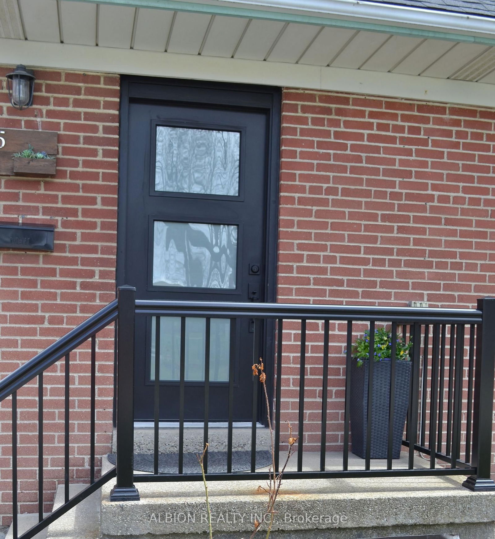 Detached House sold at 45 Clearbrooke Circle, Toronto, Rexdale-Kipling, M9W 2E2 - MLS: W12087452