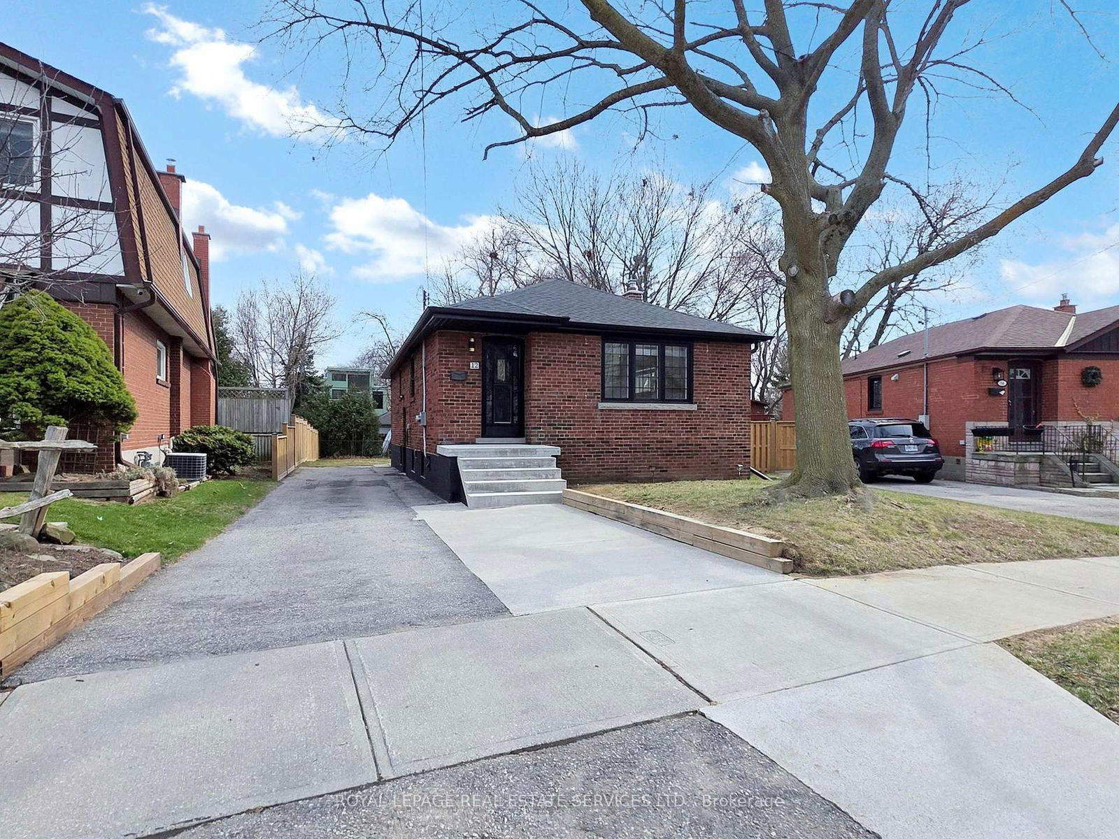 Detached House sold at 12 Helsby Crescent, Toronto, Alderwood, M8W 4V8 - MLS: W12087643