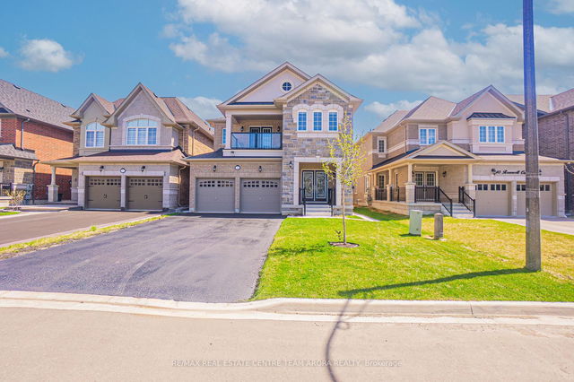 38 Rosewell Crescent