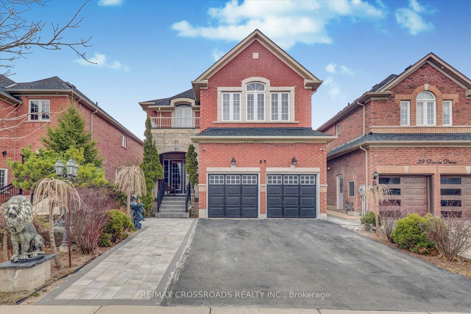 Detached House for sale at 37 Denim Drive, Brampton, Bram East, L6P 2R3 - MLS: W12088186