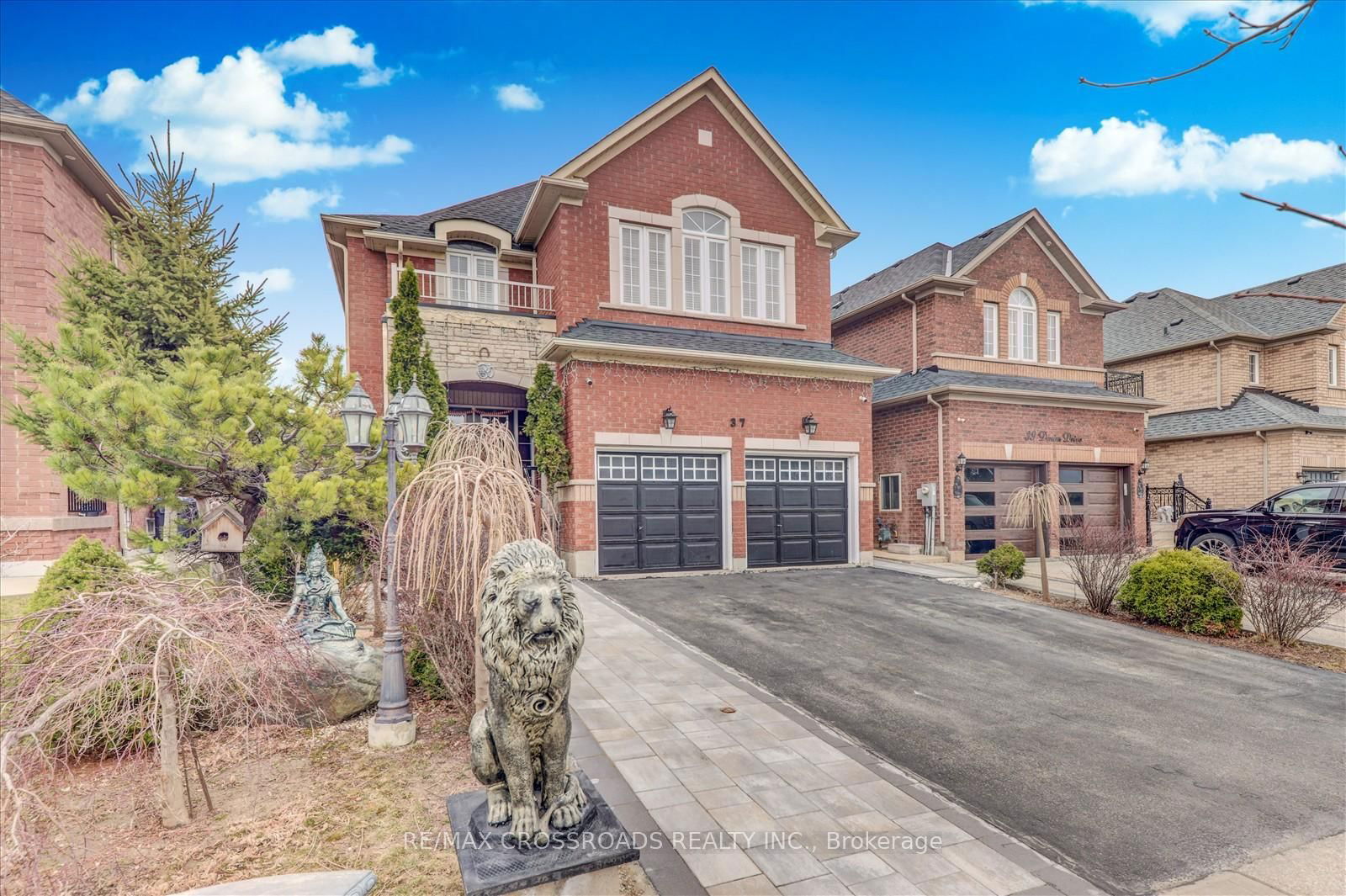 Detached House for sale at 37 Denim Drive, Brampton, Bram East, L6P 2R3 - MLS: W12088186