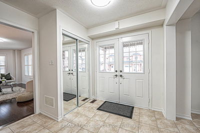 9 Delport Clse, Brampton - Bram East image-0-3