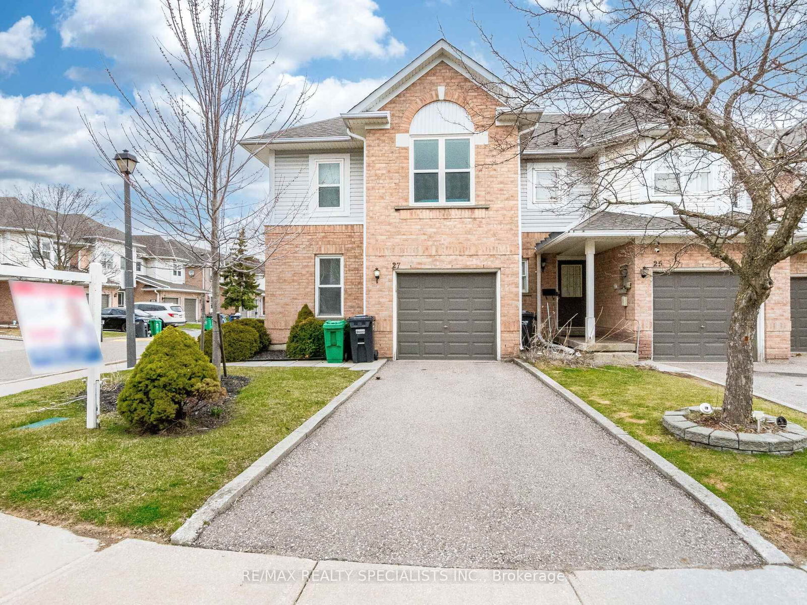 Townhouse sold at 27 Brisbane Court, Brampton, Sandringham-Wellington, L6R 1V4 - MLS: W12089007