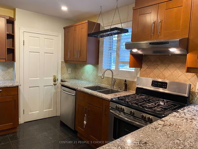 3 Coe Hill Dr, Toronto - High Park-Swansea image-0-2