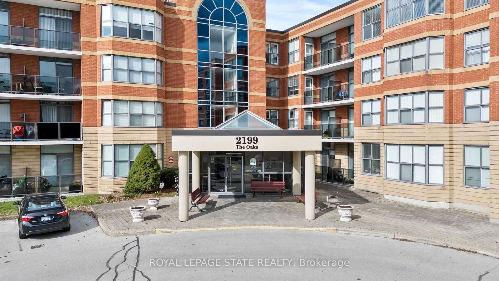 Condo sold at 217-2199 Sixth Line, Oakville, RO River Oaks, L6H 5V3 - MLS: W12089224