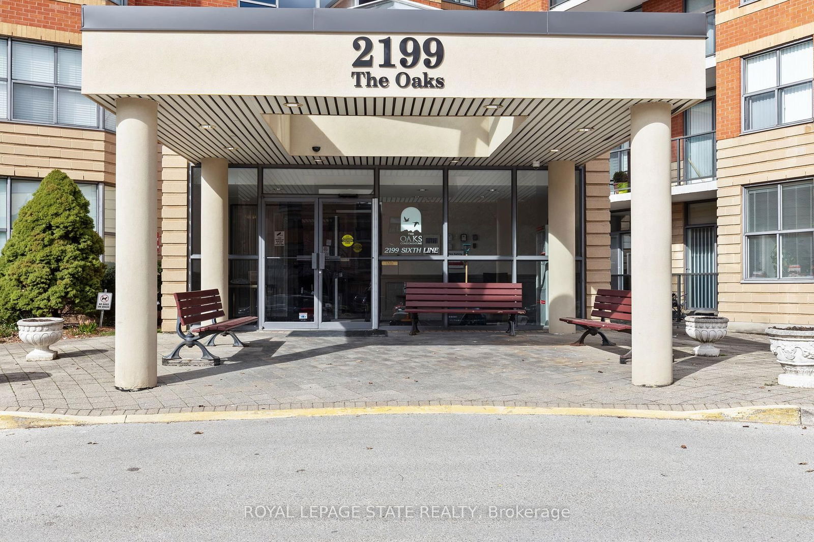 Condo sold at 217-2199 Sixth Line, Oakville, RO River Oaks, L6H 5V3 - MLS: W12089224