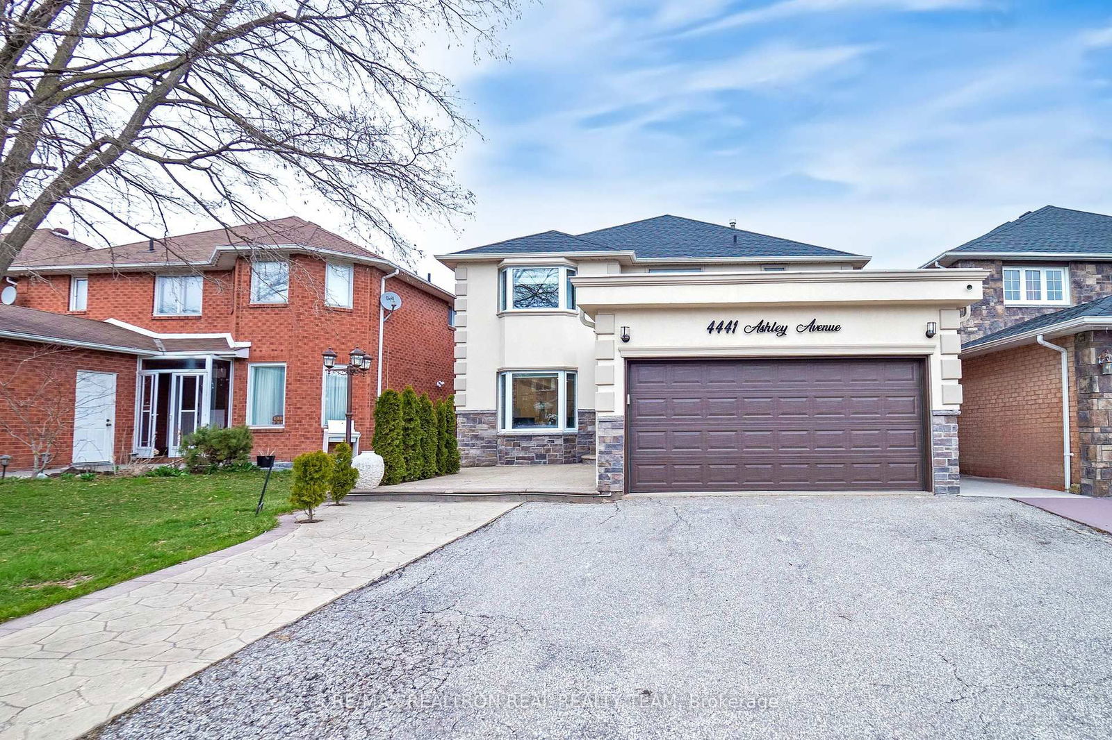 Detached House for sale at 4441 Ashley Avenue, Mississauga, Hurontario, L5R 2A3 - MLS: W12089504