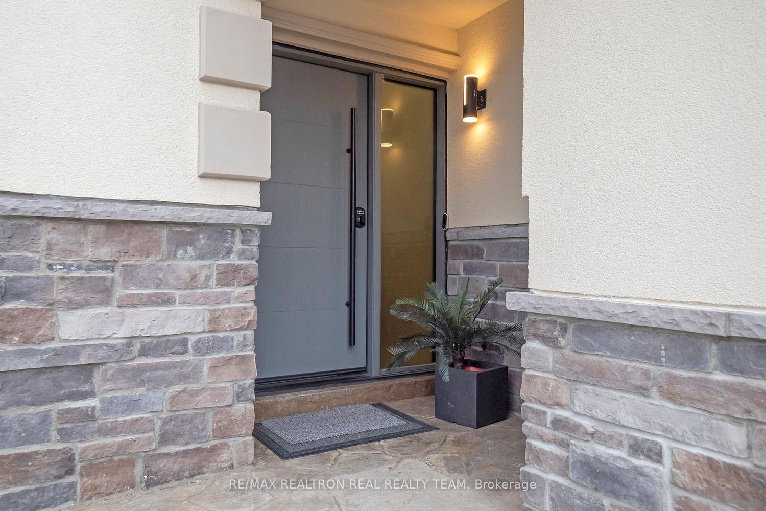 Detached House for sale at 4441 Ashley Avenue, Mississauga, Hurontario, L5R 2A3 - MLS: W12089504