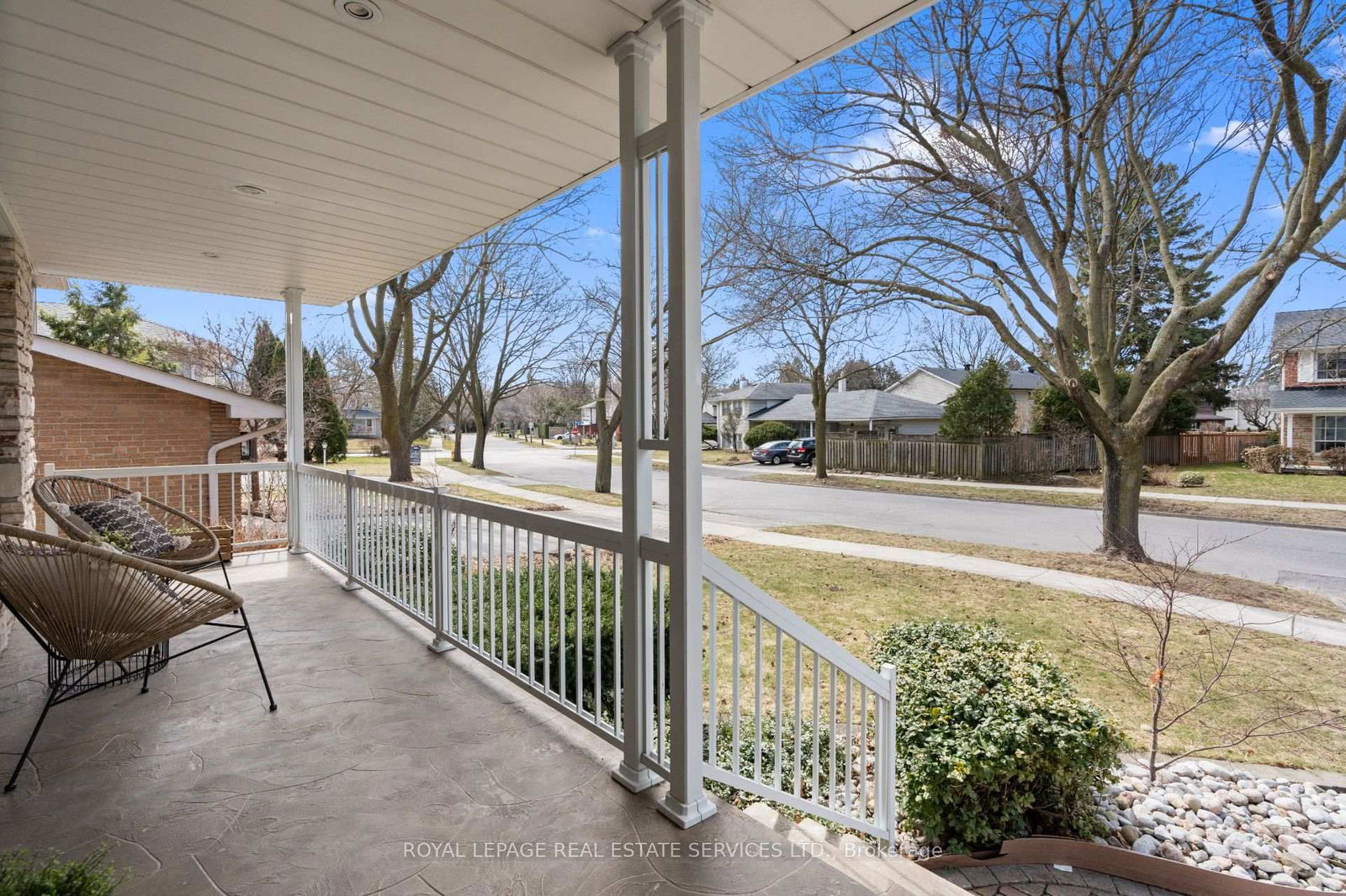 Detached House sold at 7 Warrender Avenue, Toronto, Princess-Rosethorn, M9B 5Z3 - MLS: W12089656